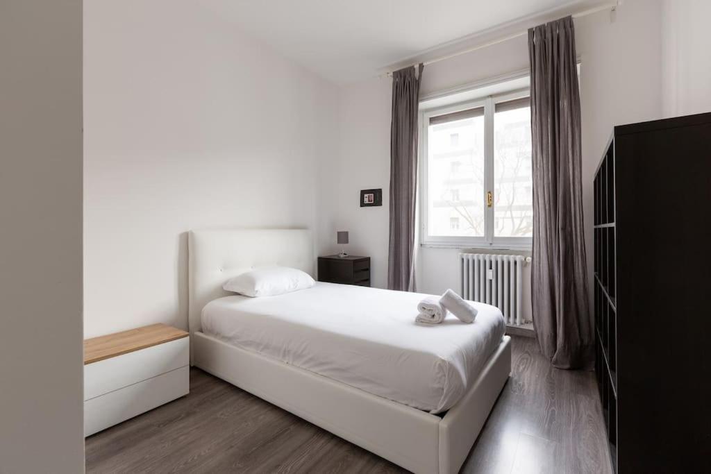 Large Apartment Close To Metro Mediolan Zewnętrze zdjęcie