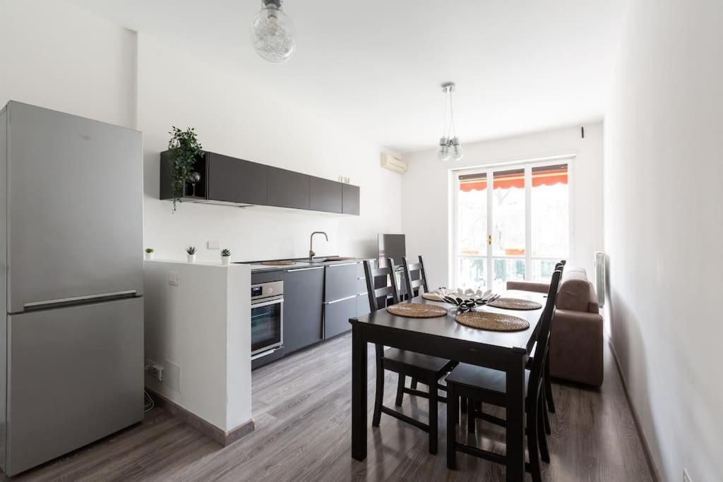 Large Apartment Close To Metro Mediolan Zewnętrze zdjęcie